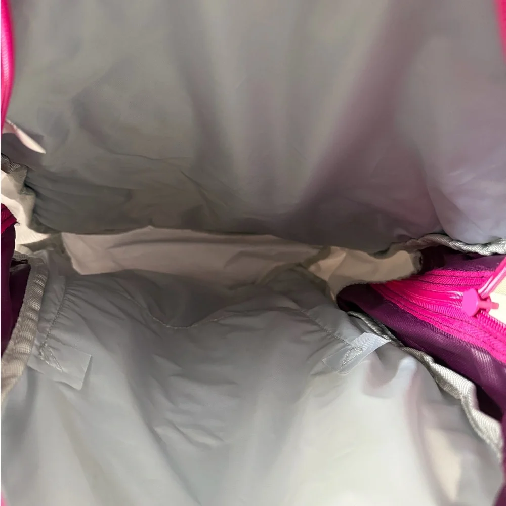 Caribee Apache 30 Purple and Pink Backpack - Picture 11 of 13